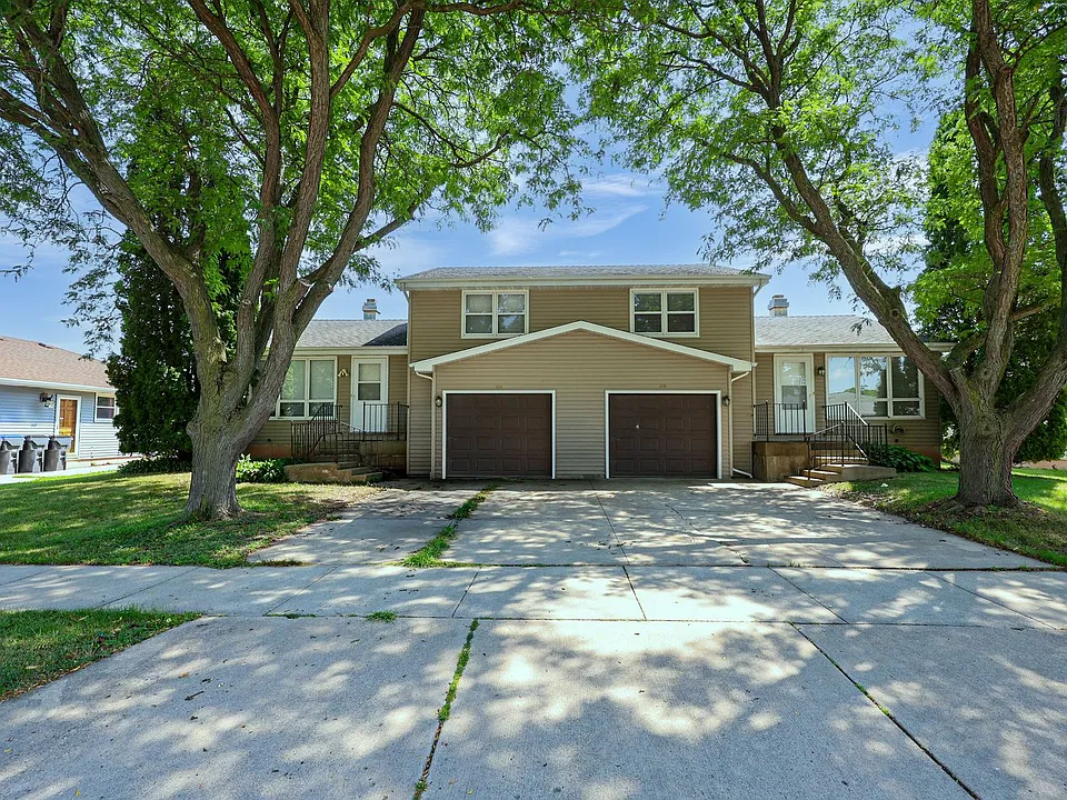 1216 Meadow Ln