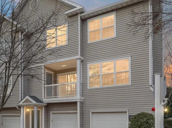 12798 Fair Briar Ln, Fairfax, VA 22033