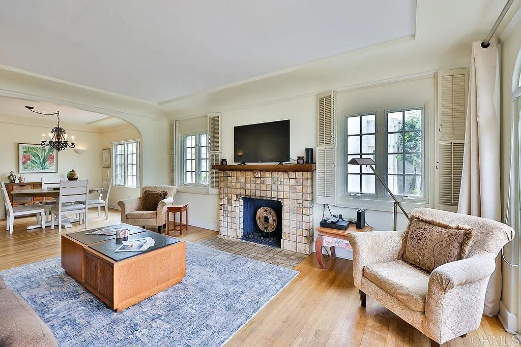 3 bed, 2.0 bath, 1250 sqft, $5,700 — Photo 3