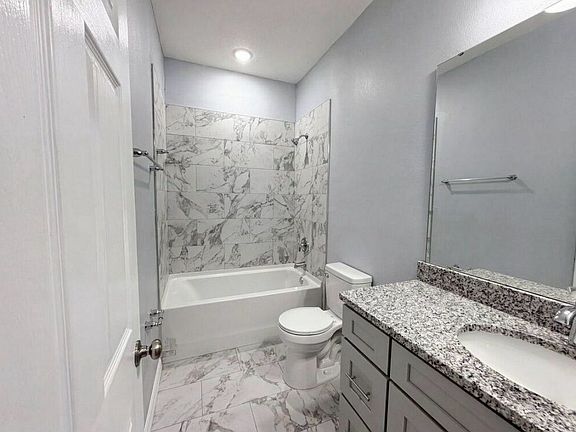 3rd image of 1017 W 11th St #B3
