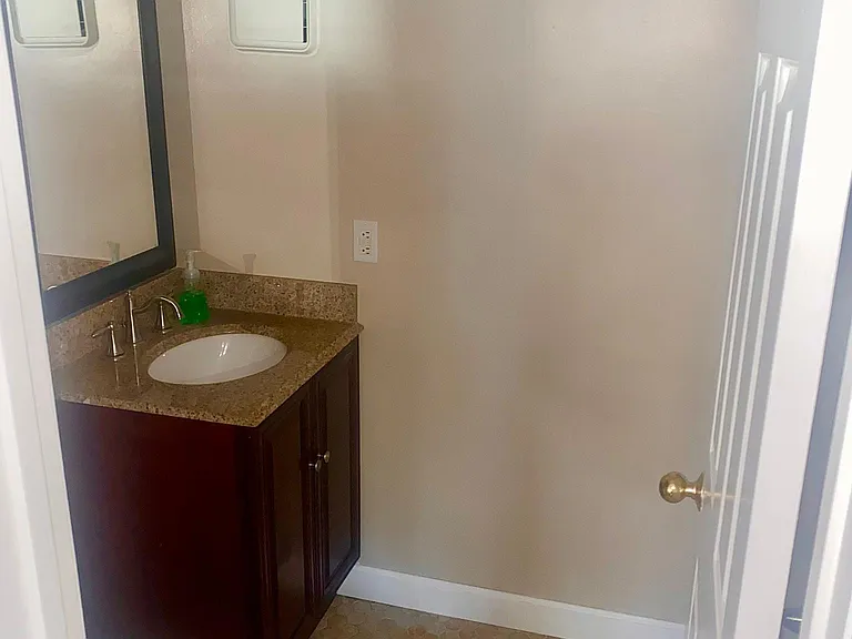 11 Devon Commons Ln — Photo 17