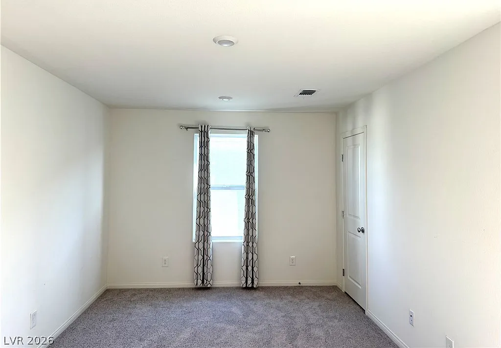4 bed, 3.0 bath, 2118 sqft, $2,360 — Photo 3