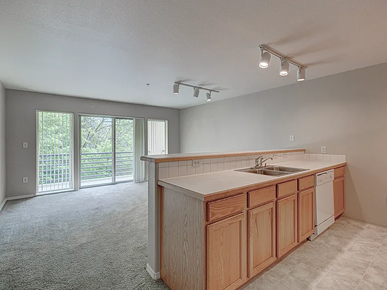 River Walk Apartments — Photo 30
