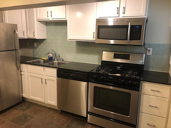 3rd image of 1813 W Armitage Ave