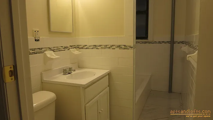 Rented by aptsandlofts.com | media 28