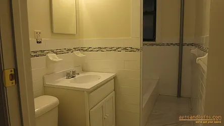 Rented by aptsandlofts.com