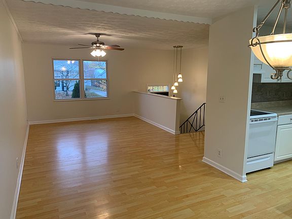 dinning looking towards front