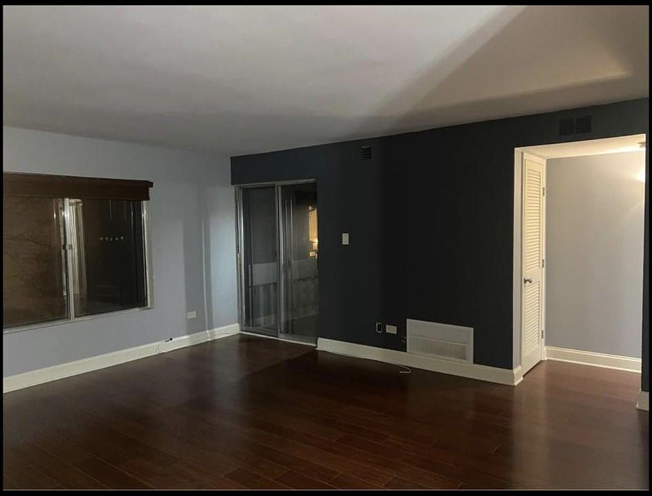 1st image of 6100 Clarendon Hills Rd #205