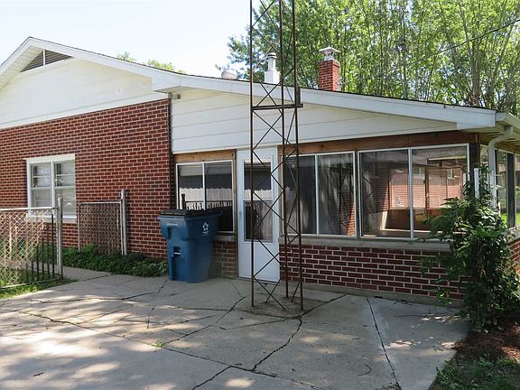 4th image of 307 E Washington St