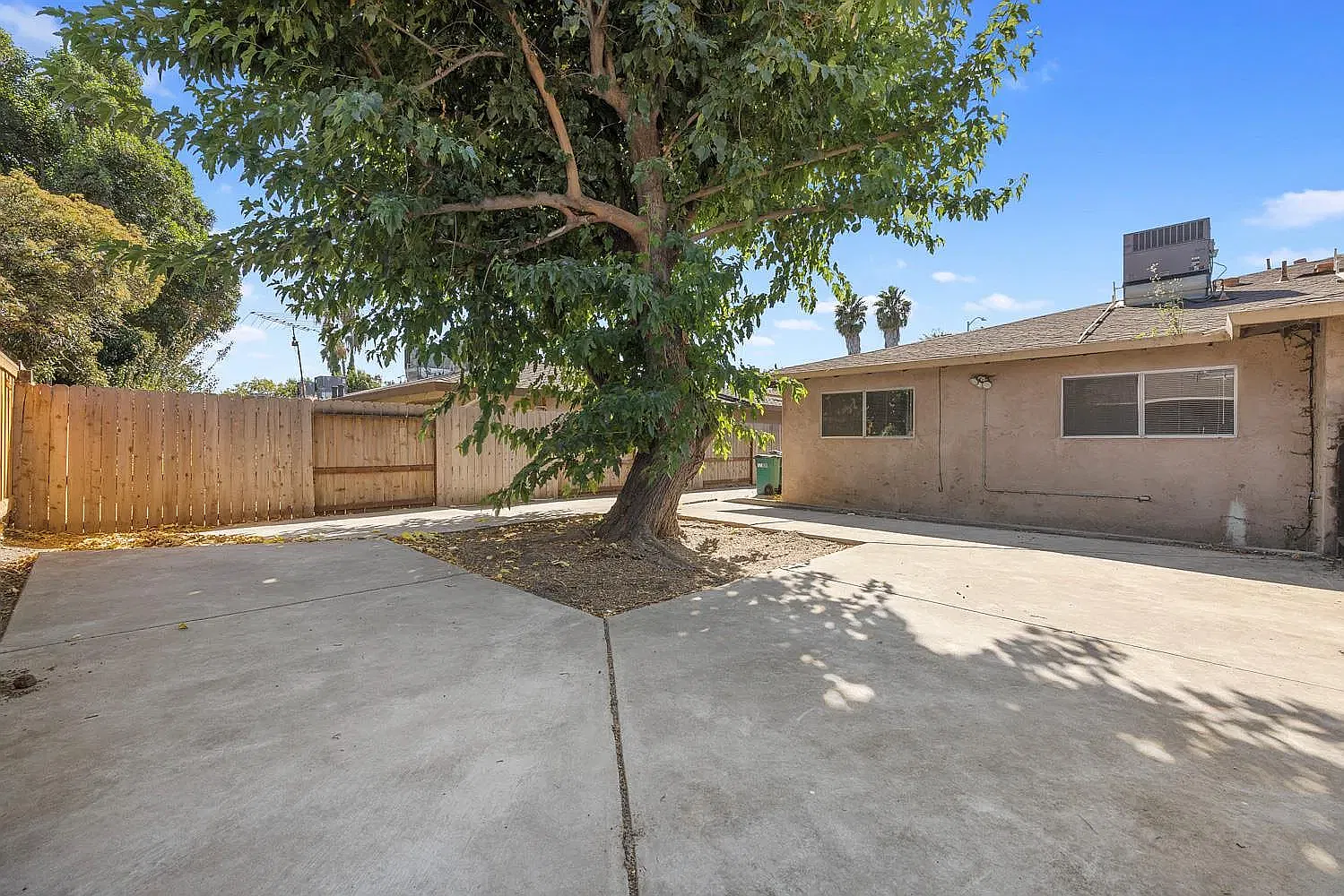 2 bed, 1000 sqft, $2,200 — Photo 3