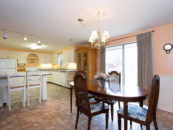 5th image of 131 Brandenberg Dr