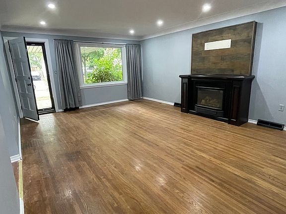 3rd image of 1858 Glendale Ave