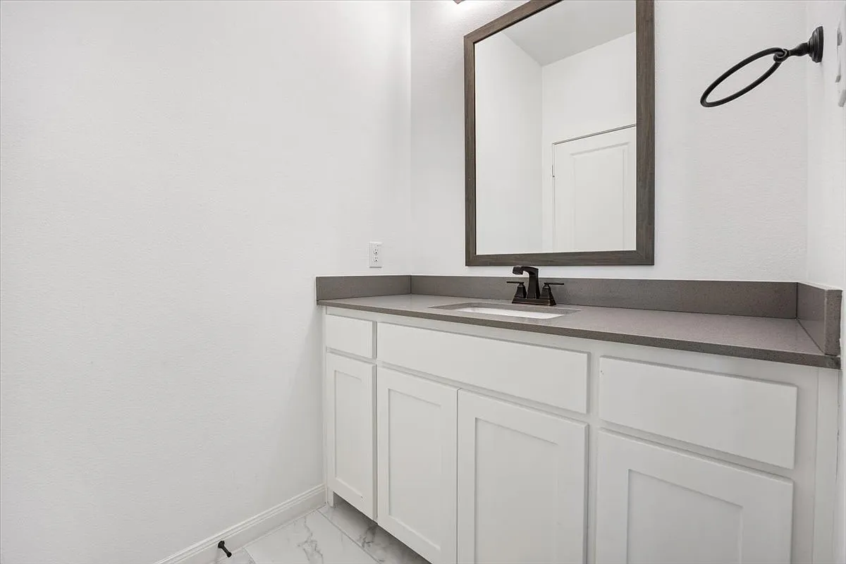 4 bed, 3287 sqft, $3,999 — Photo 2