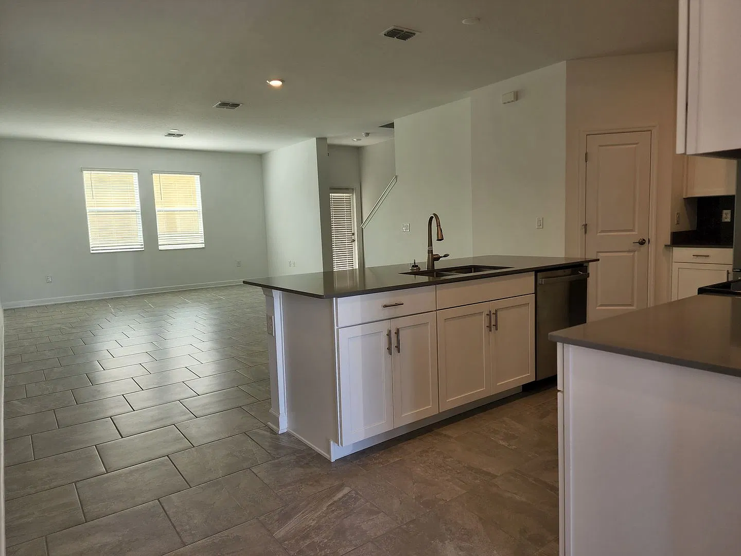 Beautiful Bridgewalk Home with Water View! — Photo 2