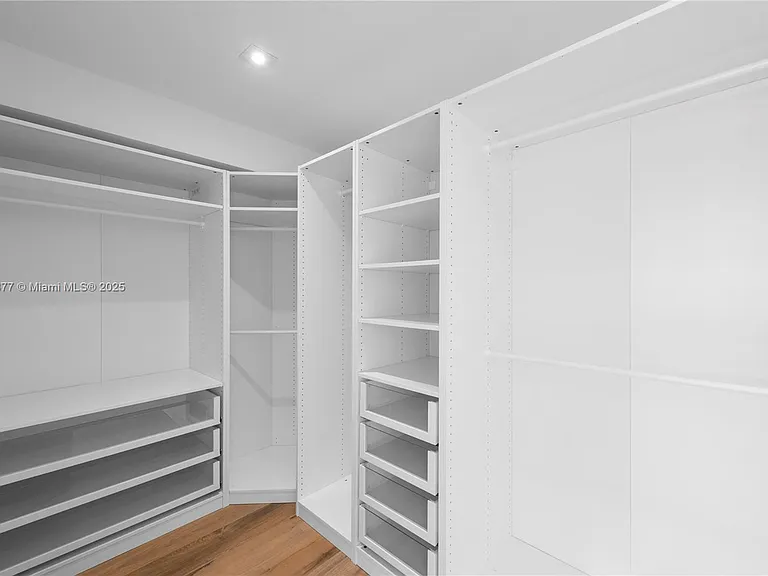 1025 Diplomat Pkwy — Photo 50