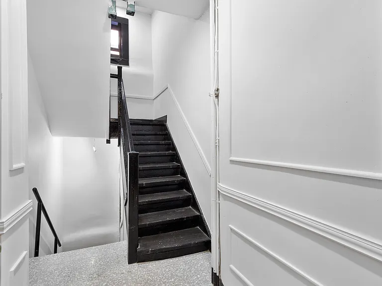 247 E 10th St #4 — Photo 6