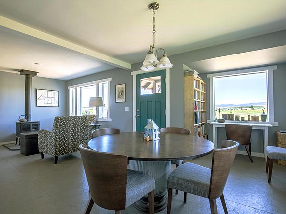 002 office nook off living space