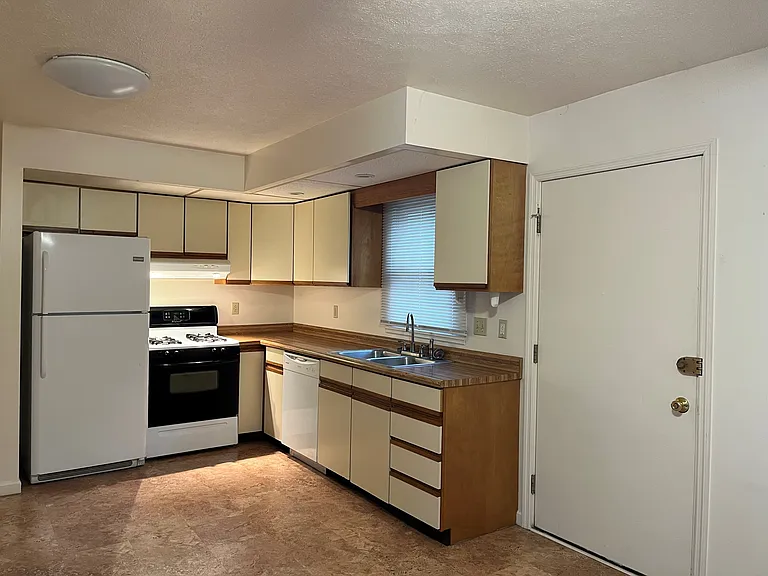 567 Dupont Rd #5 — Photo 13