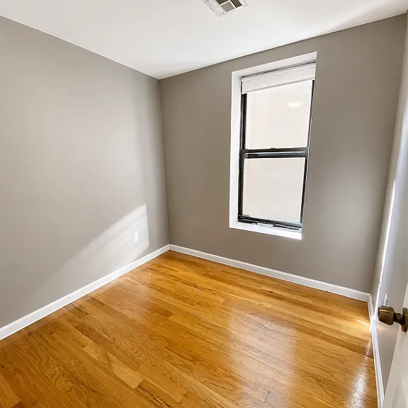 53 Furman Ave #3R — Photo 8