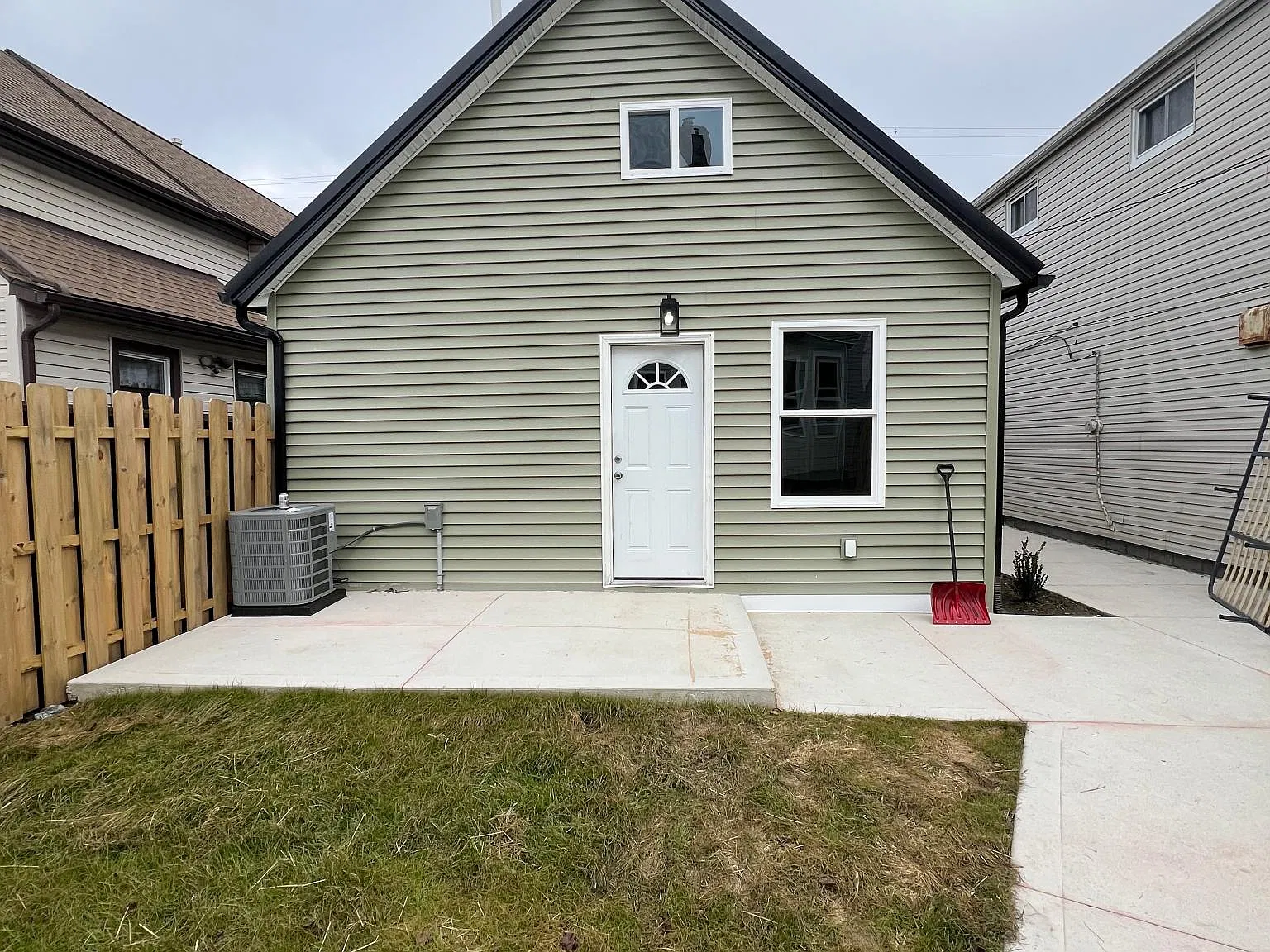 2317 Kinkel Ave — Photo 2