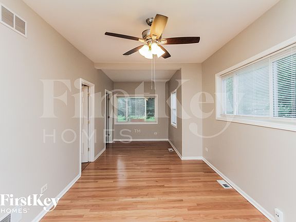 3rd image of 146 E 10th St