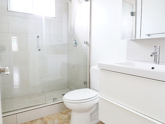5th image of 14047 Moorpark St #7