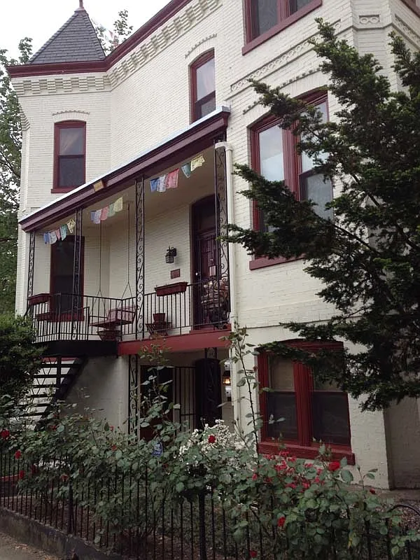 521 E St NE photo 1
