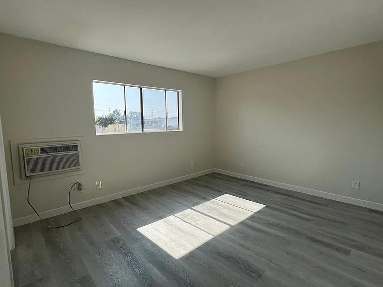 Columbus Apartments — Photo 23