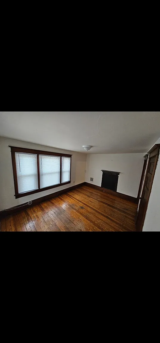305 1/2 S Raleigh St photo 1
