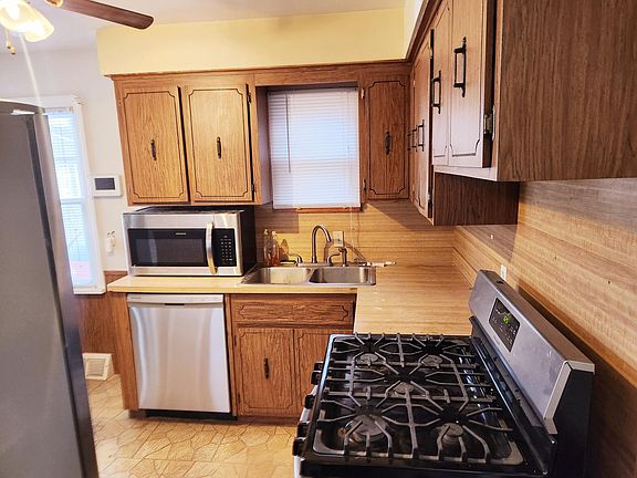 4th image of 12821 Astor Ave