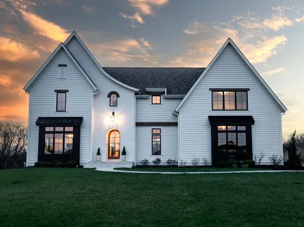 4066 Hawthorn Farm COURT, Delafield, WI 53018