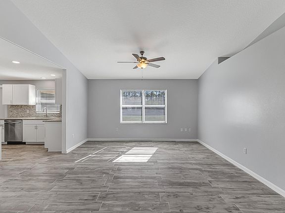 4th image of 78 Ethan Allen Dr