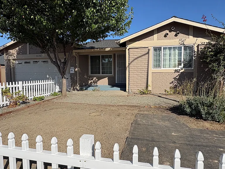 3496 Crestview Dr — Photo 10