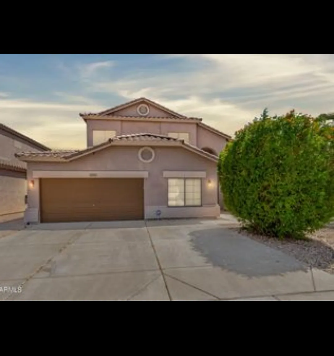 4 bed, 2406 sqft, $3,200 — Photo 2
