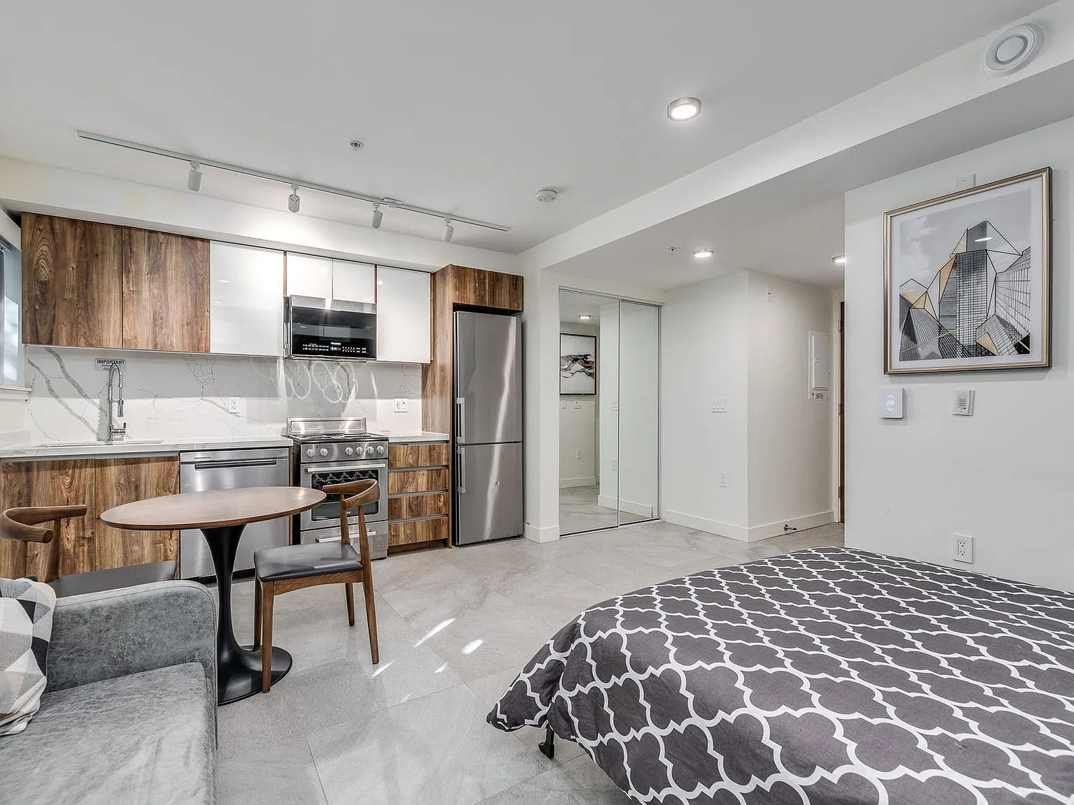 Studio, 400 sqft, $2,490 — Photo 3
