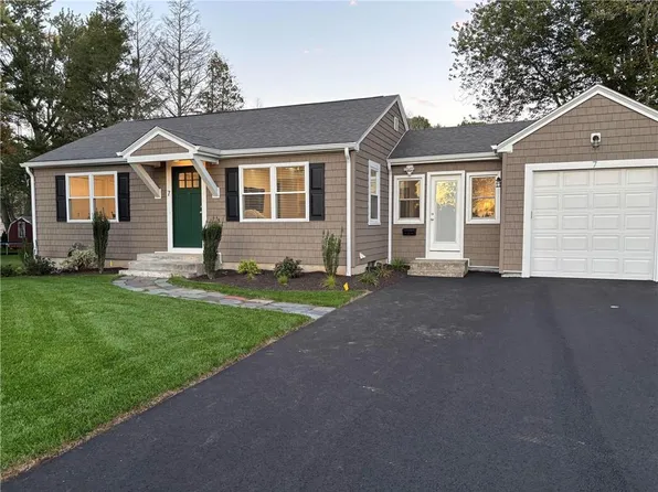 7 Elsie Dr, Johnston, RI 02919