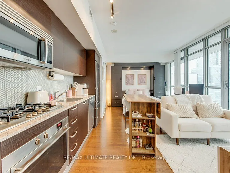 375 King St W #2710 — Photo 5