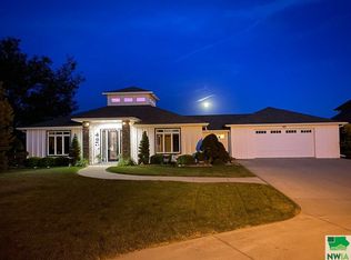 403 Martin Dr NE, Orange City, IA 51041