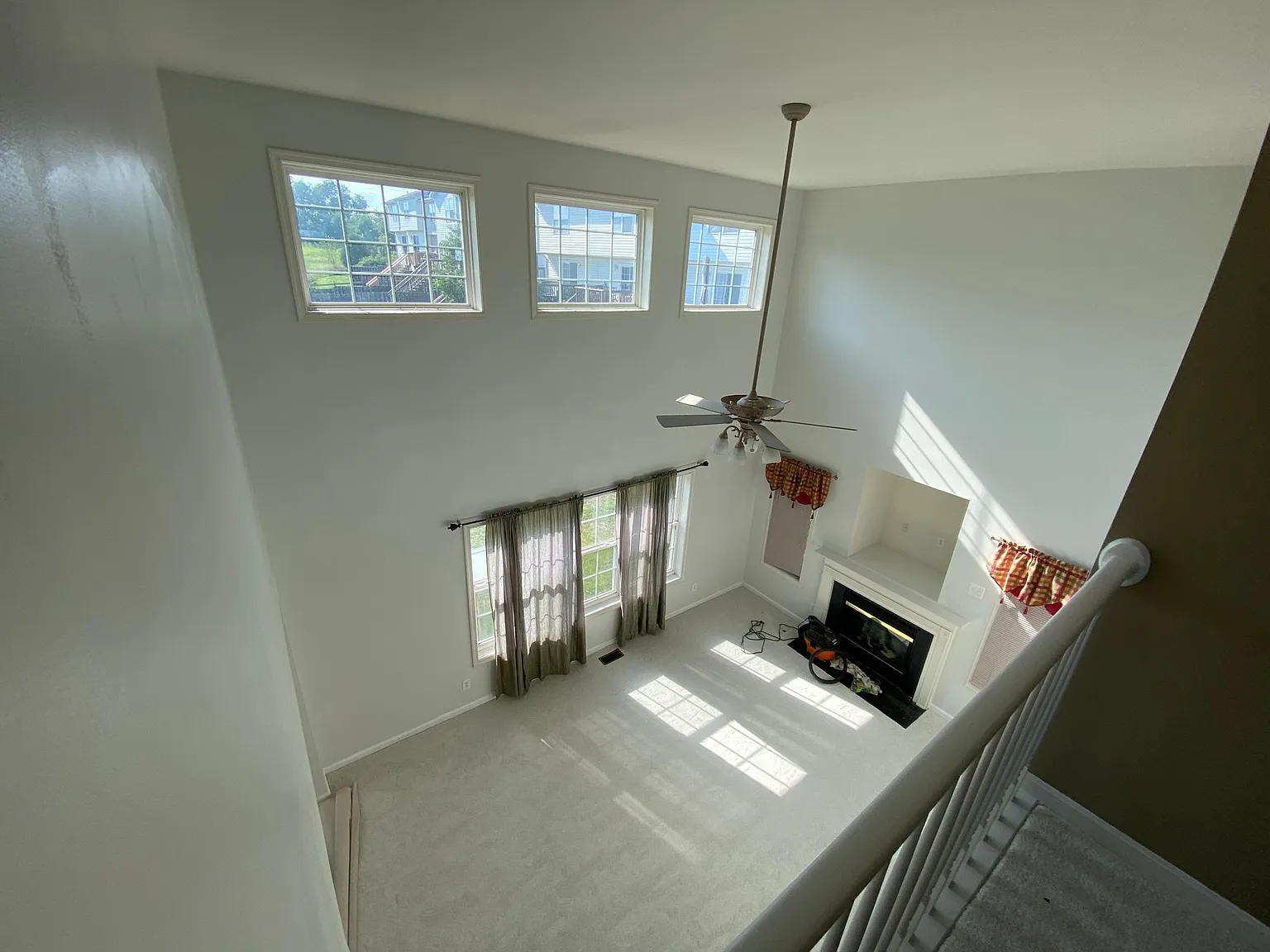 4 bed, 2849 sqft, $2,300 — Photo 3