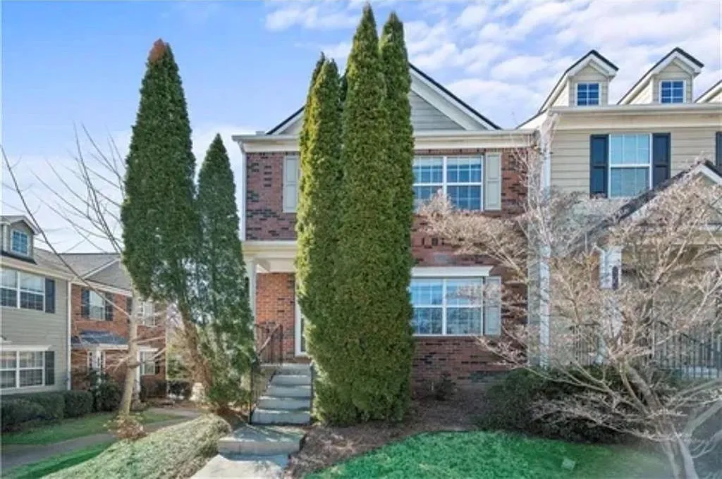 4 bed, 2.5 bath, 1870 sqft, $2,200 — Photo 1