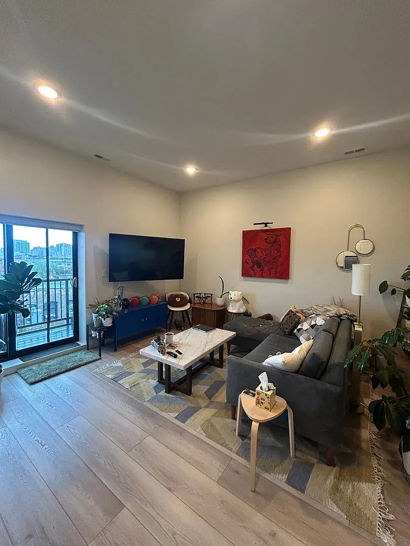 Building Photo - 1214 W Carmen Ave #403