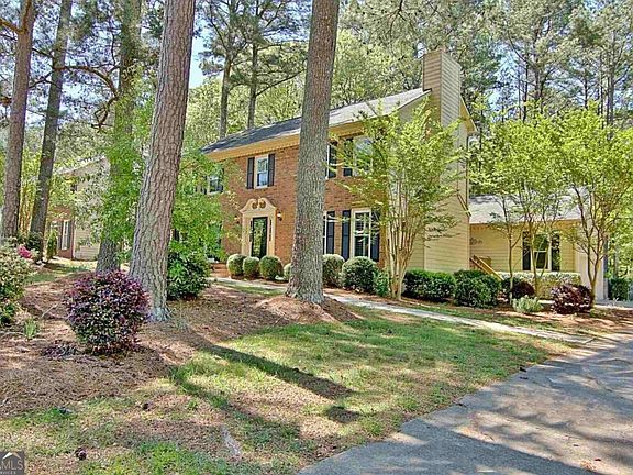 2nd image of 136 Cloister Dr