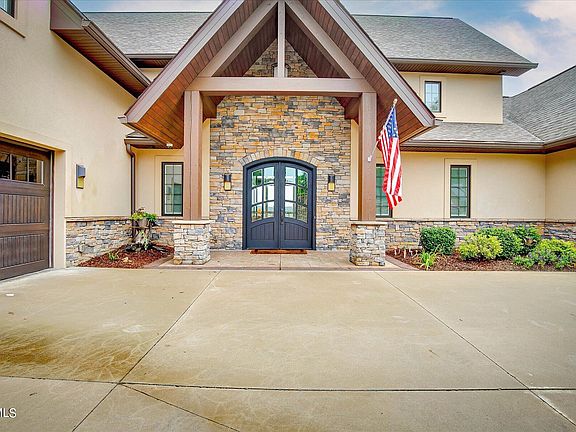 4th image of 153 Black Thorn Dr