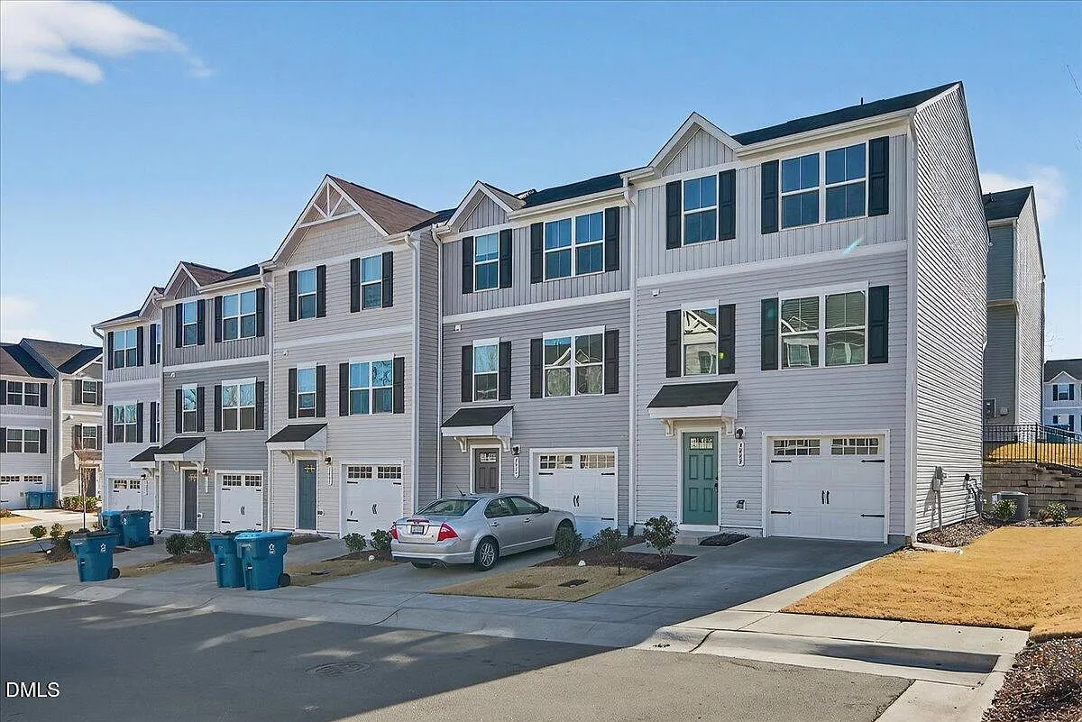 Building Photo - 3009 Soft Breeze Dr