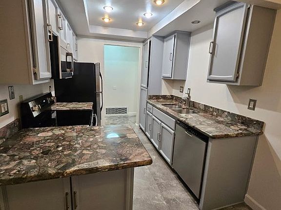 5th image of 8763 Mountain Blvd #14
