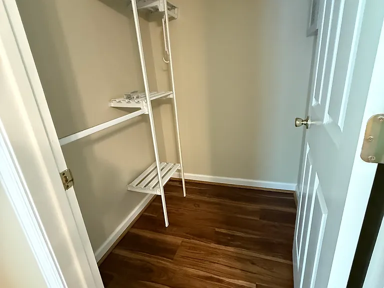 1085 Terry Ln — Photo 11