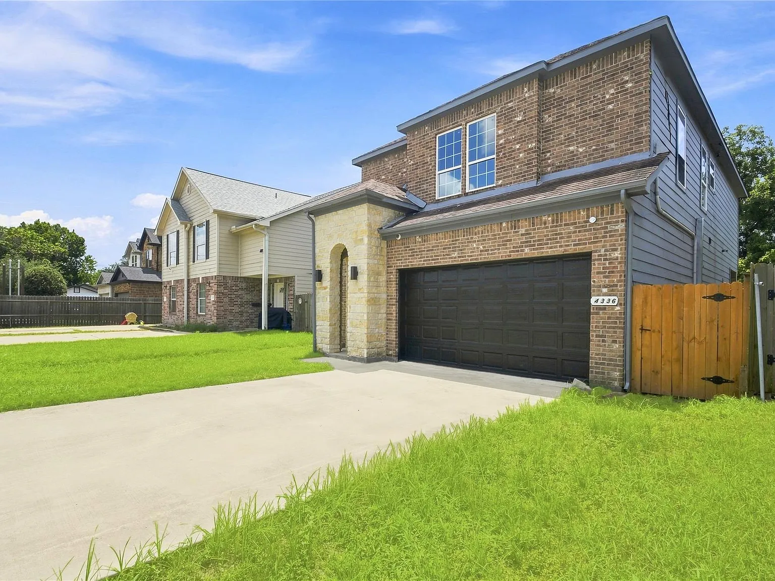 3 bed, 2.5 bath, 2380 sqft, $2,650 — Photo 4