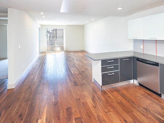 2nd image of 848 S Irolo St #202