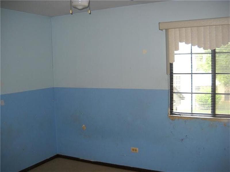 2nd image of 1229 Inverrary Ln #24-A