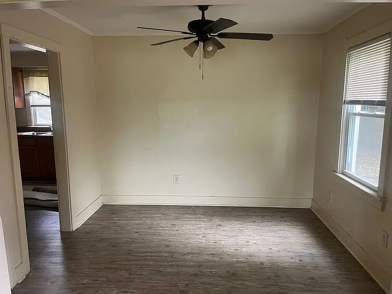 328 Williamsburg St NE — Photo 3